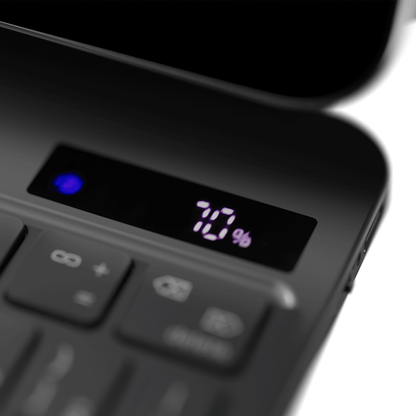 SpacePad Pro iPad Keyboard - Black battery indicator showing 70% charge.